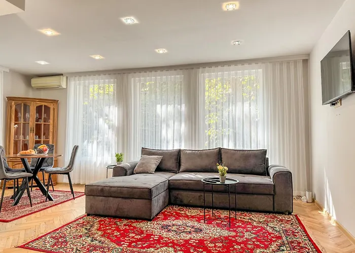 2br And Cosy Trimonsium 5min From Pedestrian Street