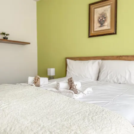 Two-bedroom And Cosy Апартамент *