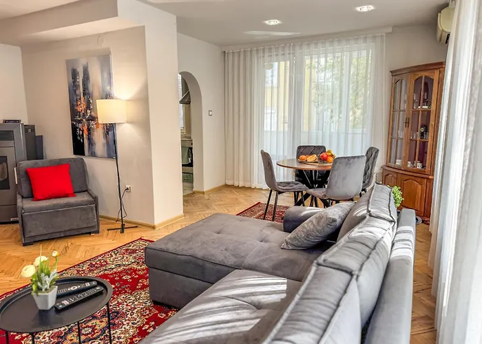 2br And Cosy Trimonsium 5min From Pedestrian Street